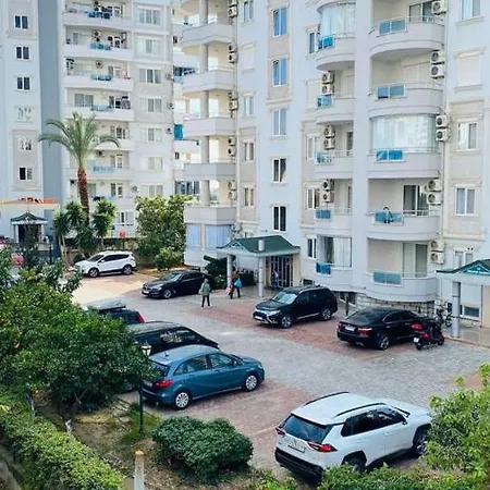 Orange-banana Garden אלאניה